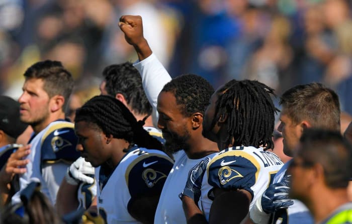 The Rams’ Robert Quinn demonstrated during the anthem in L.A.